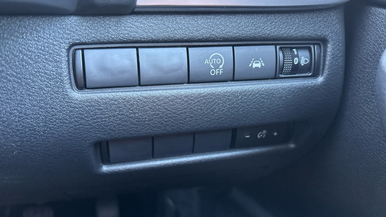 Nissan Qashqai 1.3 DiG-T MH Acenta Premium 5dr Petrol Hatchback